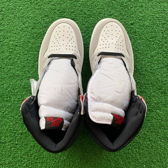 -Edm- 💨 Air Jordan 1 High ‘Light Smoke Grey’ (Sz 9) - Picture 6 of 10